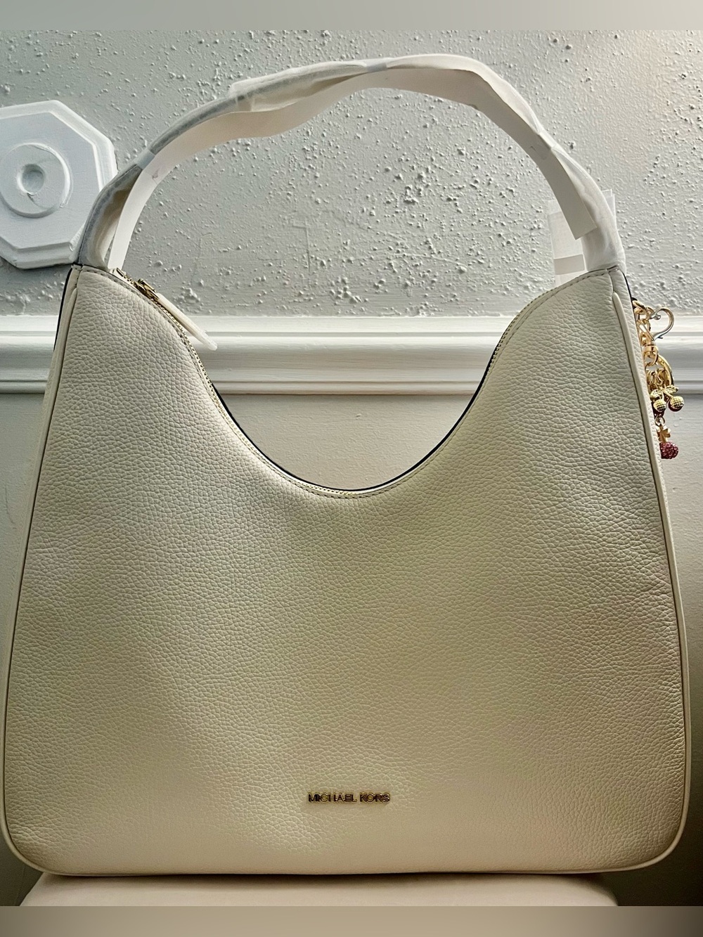 MICHAEL KORS NWT (NAYLA) MEDIUM Pebbled Leather Shoulder Bag Color/Light Cream. - Picture 4 of 7